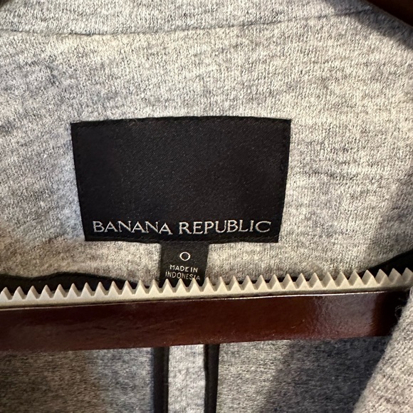 Vintage banana republic blazer size 0 (fits in between a 0-2, XS-S) - Picture 2 of 5